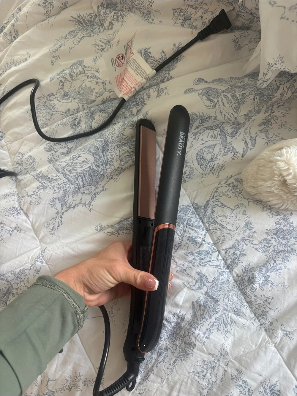 Brand New: Black & Rose Gold Flat Iron Hair Straightener
